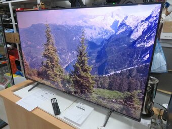 QLED 4K UHD Smart televize Hisense 55E7KQ PRO (139cm) - 2