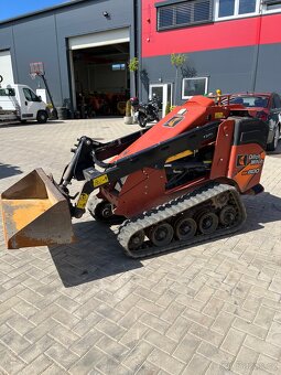 Pásový mininakladač Ditch Witch SK800 - 2