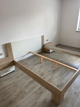 Postel s nočními stolky - 2