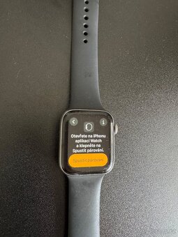 Apple Watch Series 4 44mm Vesmírně černý hliník s černým spo - 2