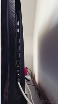 Samsung 43" Smart TV (4K UHD) - 2