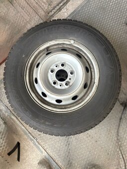 Bridgestone Blizzak 215/70 R15C dot 36/22 - 2