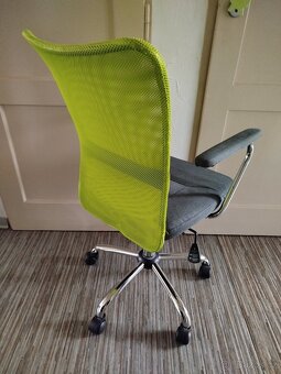 Dětská židle na kolečkách s područkami - 2