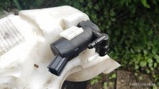 Ford Focus II nádobka ostřikovače - 2