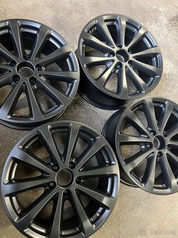 Kola Mercedes Benz 17 - 2