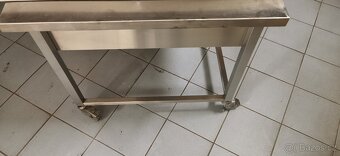 Nerezový stůl na kolečkách - 2