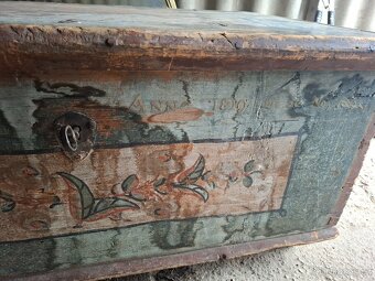 Starožitná dřevěná truhla - 2
