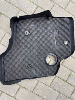 VW Golf 3 kryt motoru - 2