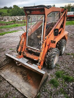 Locust 752 - 2
