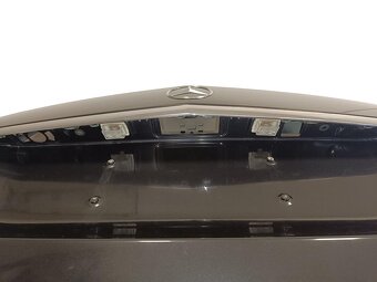 Páté dveře černá metalíza 197 Mercedes E350 sedan r.v. 2012 - 2