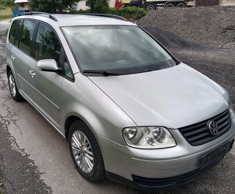 Volkswagen Touran 7 míst - 2