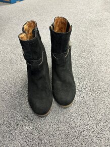 Kožené elegantní kozačky nízké vel37 značky Scholl - 2
