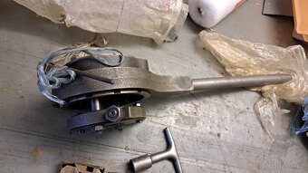 Závitořez na trubky R1/4" - 3/4"+ náhradní čelisti - 2