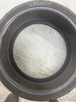 Pneu 240/40 R18 a 120/70 R19 Michelin - 2