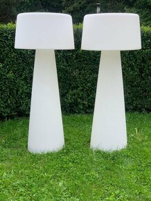 Prodám 2 bílé plastové zahradní lampy Pedrali TIME OUT - 2
