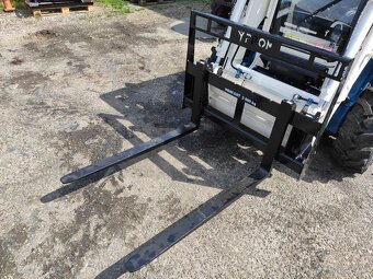 Paletizační vidle na smykový nakladač - 2