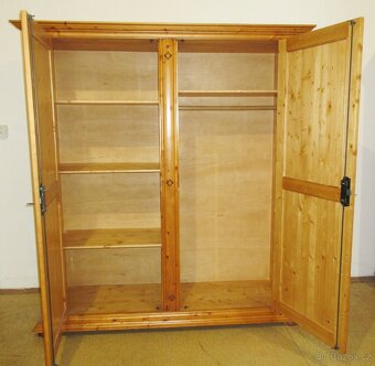 Šatní skříň z borovice dvoudveřová - celomasiv - 2