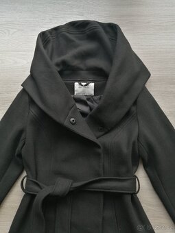 DÁMSKÝ ČERNÝ KABÁT - 2