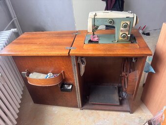 Šicí stroj - 2