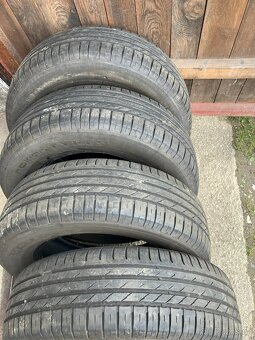 Pneu Nokian 215/65 R16 - 2