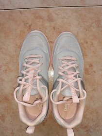 Tenisky sportovní zn. Reebok vel. 35 (230mm stélka) - 2