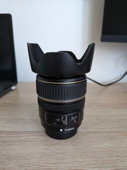 CANON EF-S 17-85 mm f/4-5,6 IS USM bez známek pouřívání. - 2