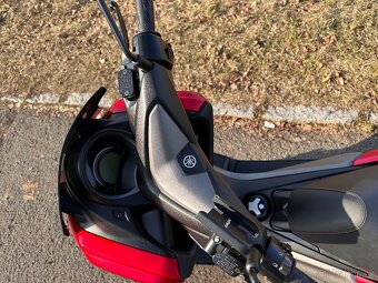 YAMAHA 125 MMAX skútr - 2