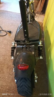 2x koloběžka nitro scooter,4x Baterie,1x Nabíječka - 2