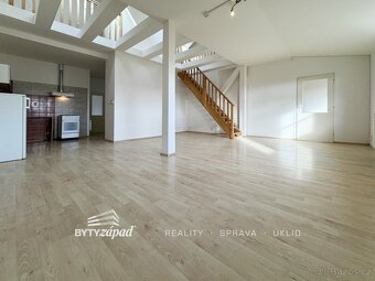 Prodej prostorného mezonetového bytu 4+kk o výměře 118 m2 - 2