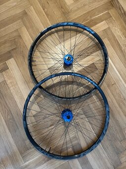 Kola na Race Face komponentech, 29 palců (černé ventilky) - 2