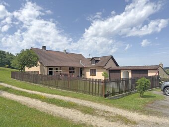 Prodej samostatně stojícího rodinného domu s rozlehlým pozem - 2