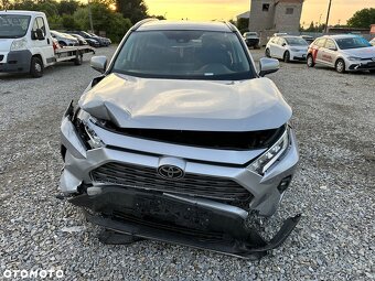 Toyota RAV 4 Rok výroby: září 2022 Stav tachometru: 80 000 - 2
