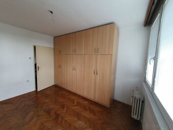 Prodám tři elegantní skříně – ideální úložný prostor - 2