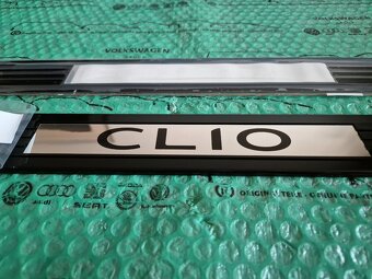 dekorativní ozdobné a ochranné lišty prahu Renault Clio 4 82 - 2