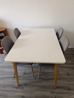 Jídelní stů + židle - 2