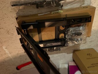 Držák na TV otočný nastavitelný - 2