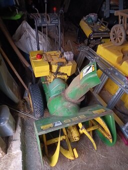 Sněhová fréza John Deere 826 - 2