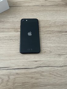 iPhone SE na díly - 2