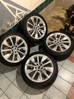 Alu kola Škoda R18 5X112 LETNÍ PNEU 235/45 R18 SUPERB SCOUT - 2