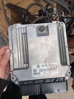 Mix dílů, vstřiky, plasty, elektronika na tažné atd. - 2