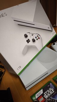 Herní konzole Xbox One S 1T, 2x ovladač, sluchátka, hry - 2