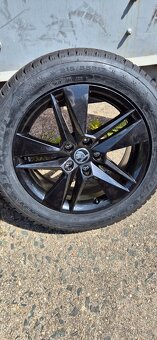 Skoda Superb original r17 III 215/55 r17 zimni - 2