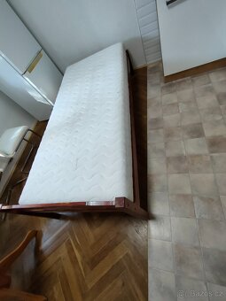 Hnědá postel 90x200 s roštem a matrací - 2