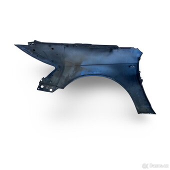 Pravý blatník Stratosblau LZ5B Audi A6 C6 4F r.v. 2007 - 2
