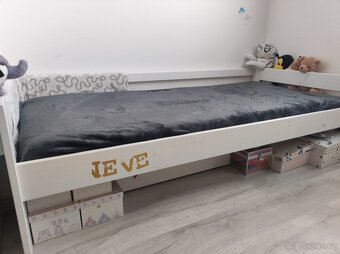 Dvě klasické postele s úložným prostorem - 2