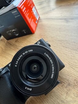 Sony Alpha 6400 + 16-50 OSS, E3.5-5.6/PZ - 2