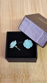 NÁUŠNICE RŮŽIČKY S DÁRKOVOU KRABIČKOU. - 2