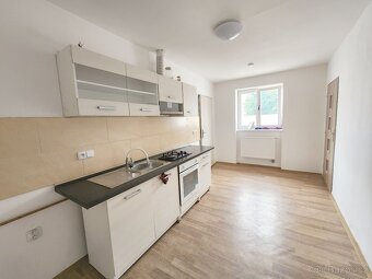 Pronájem bytu 1+1, 32 m² – Polná, Sezimovo náměstí - 2