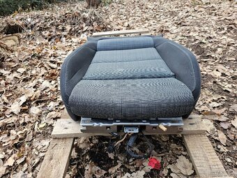 Levý přední sedák - VW Passat B8 - 2