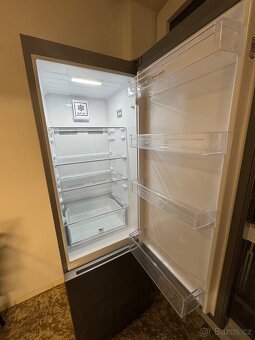 Lednice s mrazákem PHILCO - 2